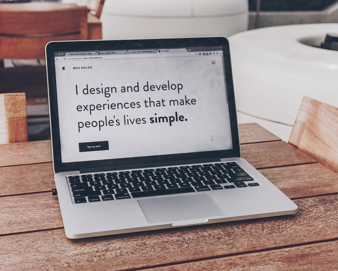 I design and develop experiences that make people's lives simple.